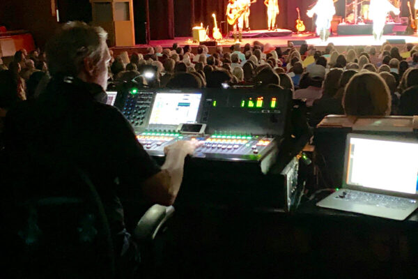 sound-board-at-concert-with-computer-LQYRA89 sound-board-at-concert-with-computer-LQYRA89